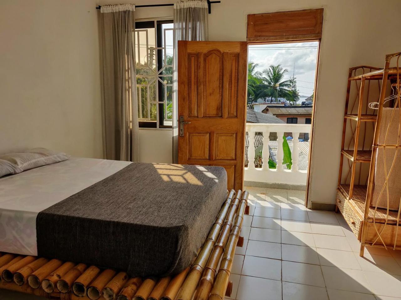 Serenity Haven Lodge Busua 外观 照片