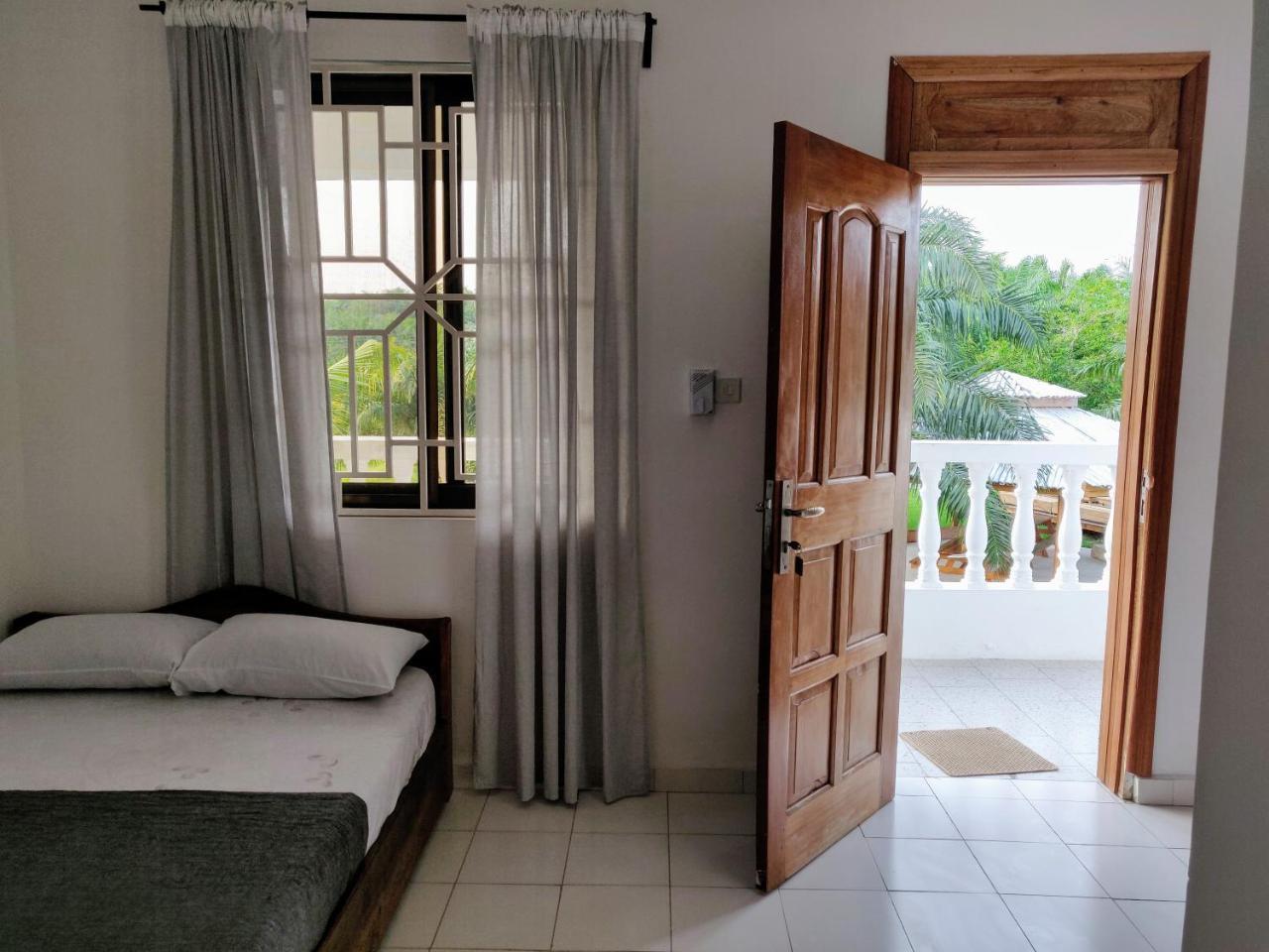 Serenity Haven Lodge Busua 外观 照片