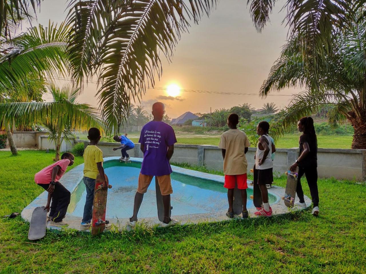 Serenity Haven Lodge Busua 外观 照片